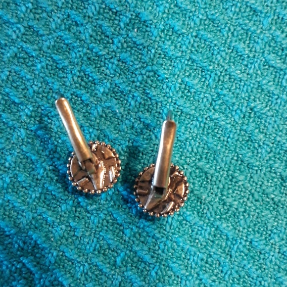 Earings - Picture 3 of 3